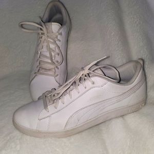 White Puma sneakers size 10